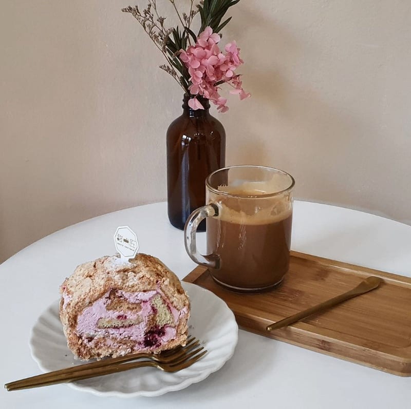 sweets craftsman meringue cake