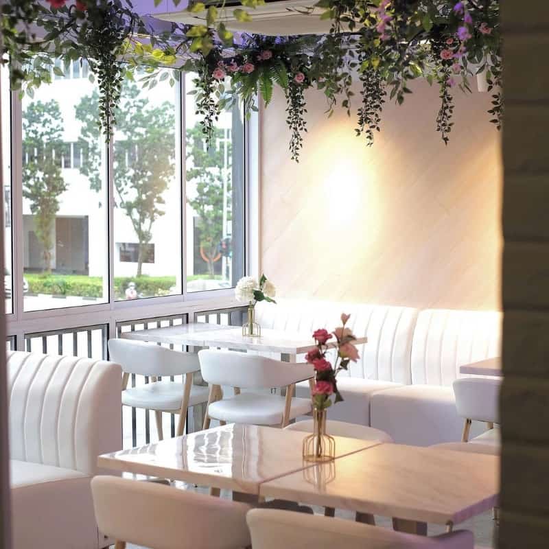 wan wan thai cafe decor