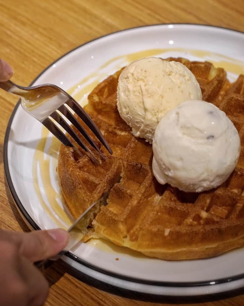 slickshots cafe singapore waffles