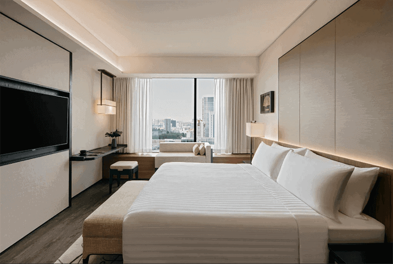 Hotels with infinity pools & bathtubs 5