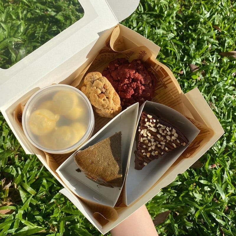 Chanel's bake box (F&B)