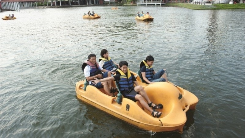singapore water sport activities pedal boat singapore discovery centre