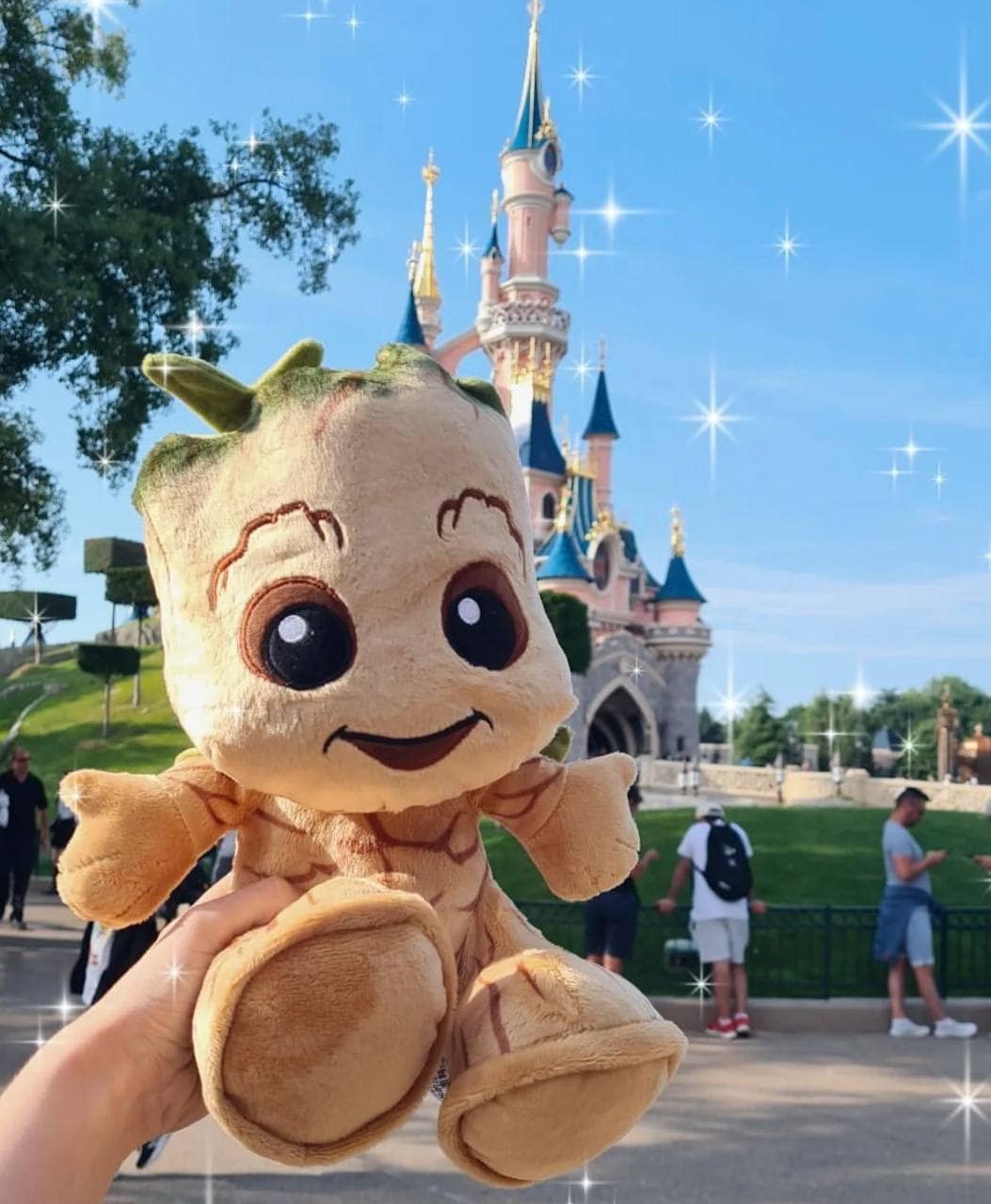 Disneyland baby groot
