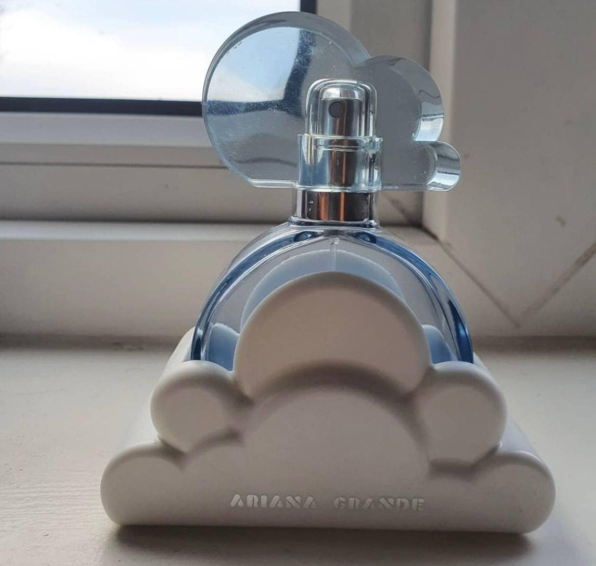 ariana grande cloud perfume