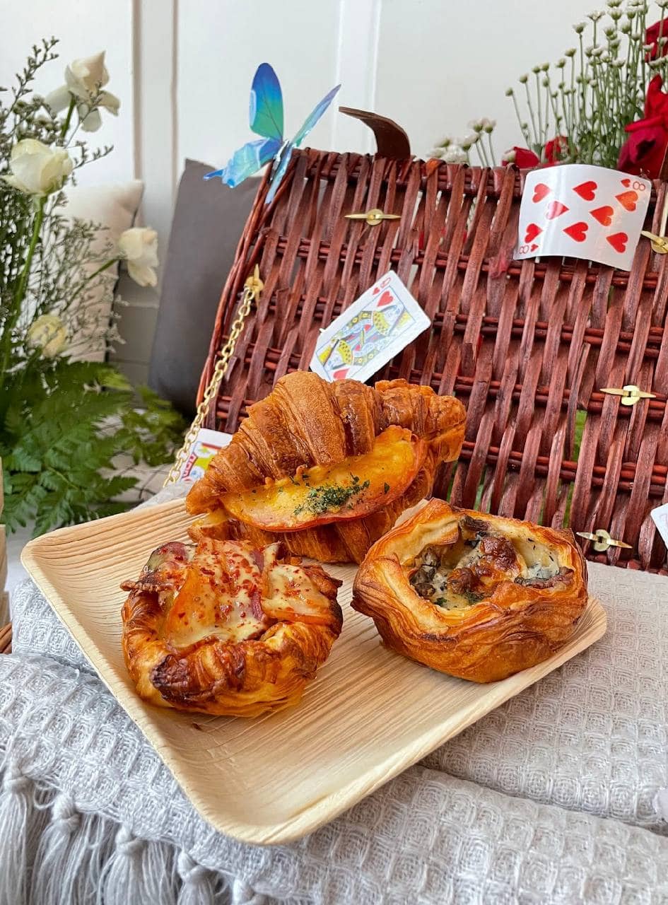 alice in wonderland the secret patio indoor picnic