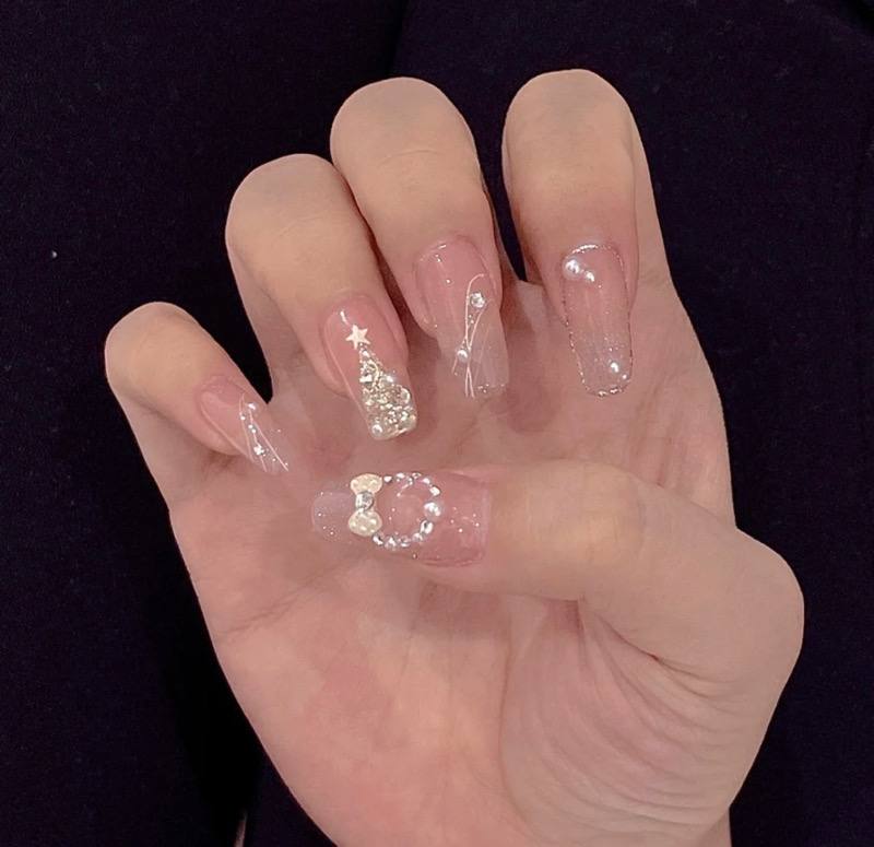 viral christmas nail designs