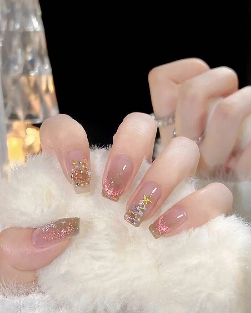 viral christmas nail designs