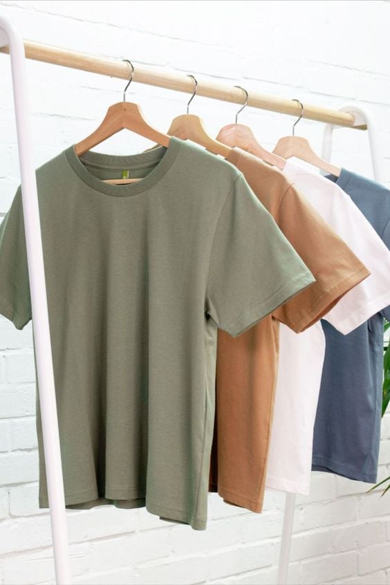 capsule wardrobe basic tee