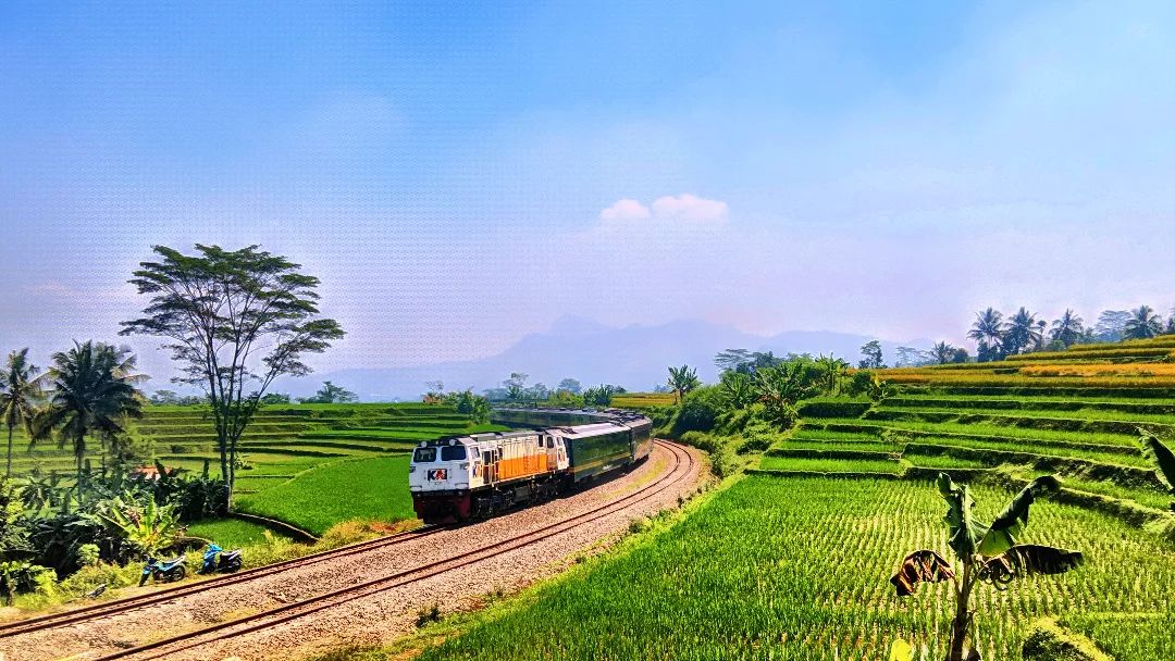 panoramic train Indonesia