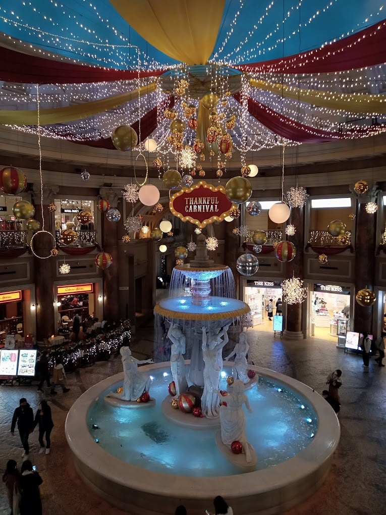 venus fort fountain immersive