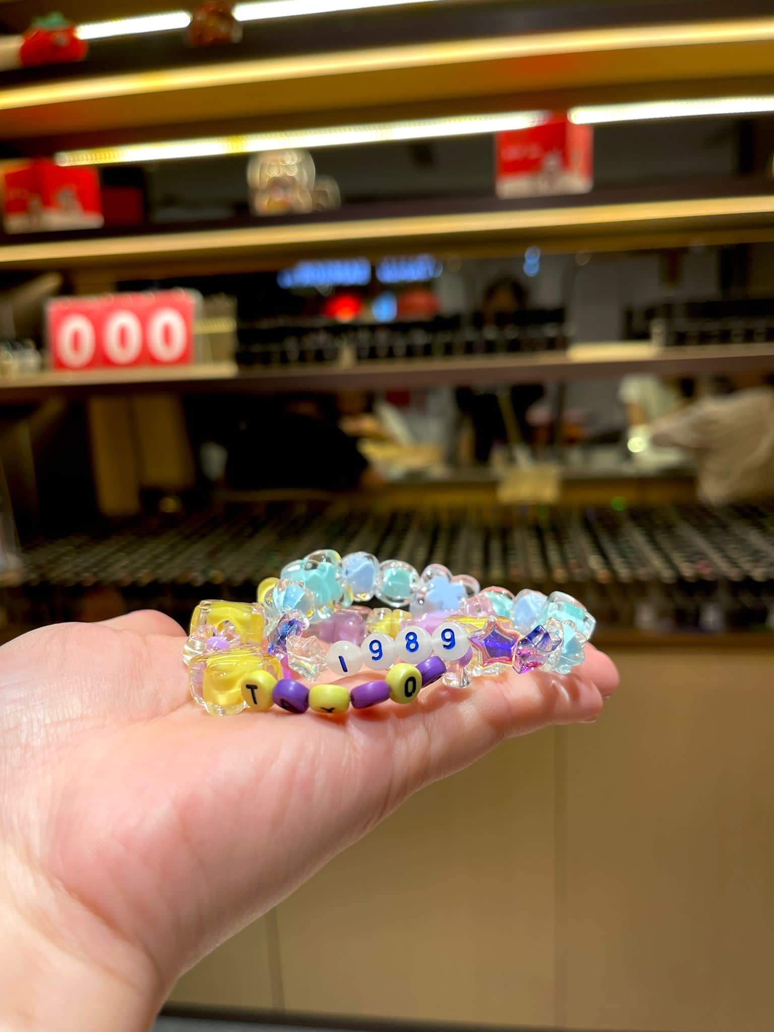 HDL friendship bracelet making station