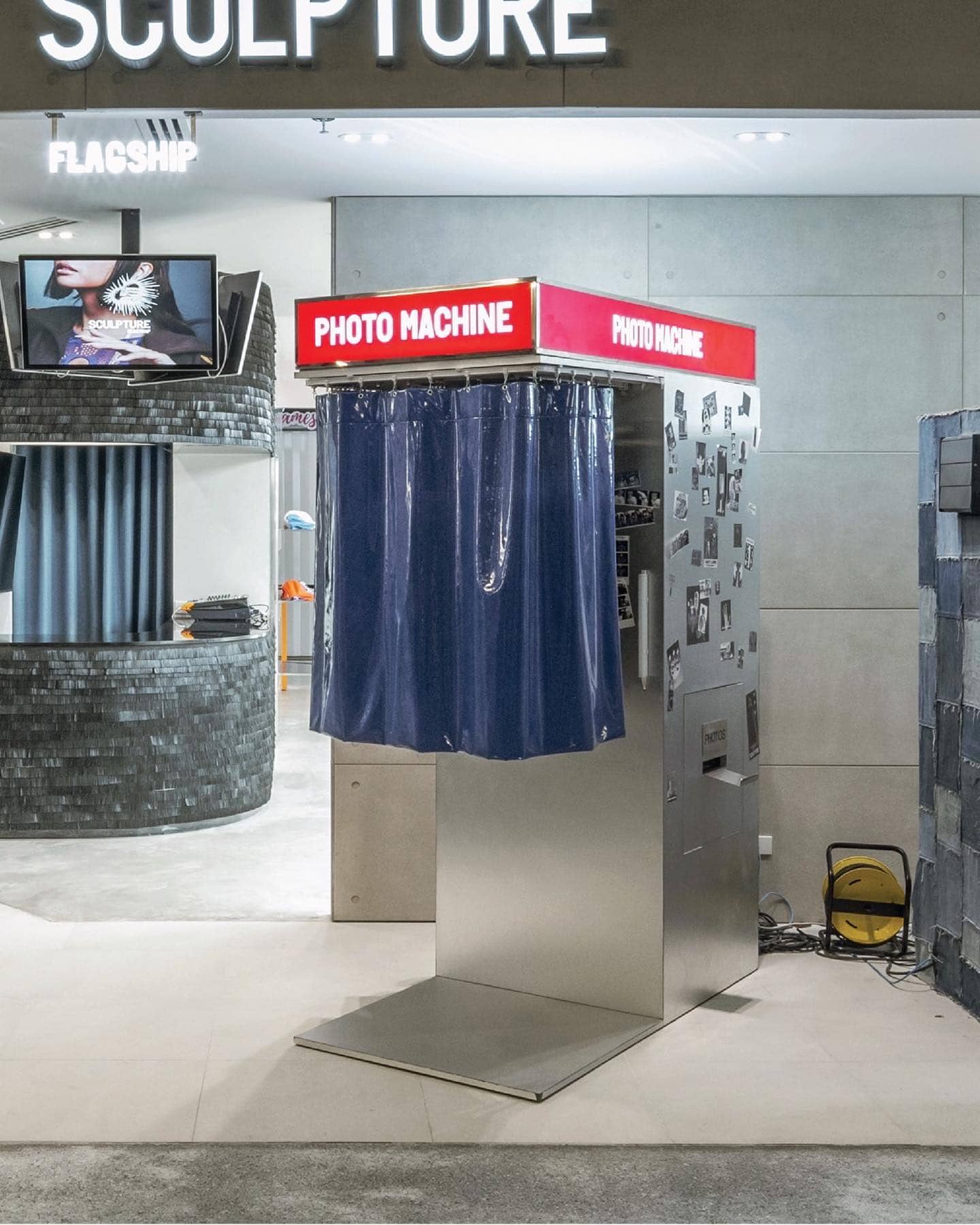 Sculpture photobooth