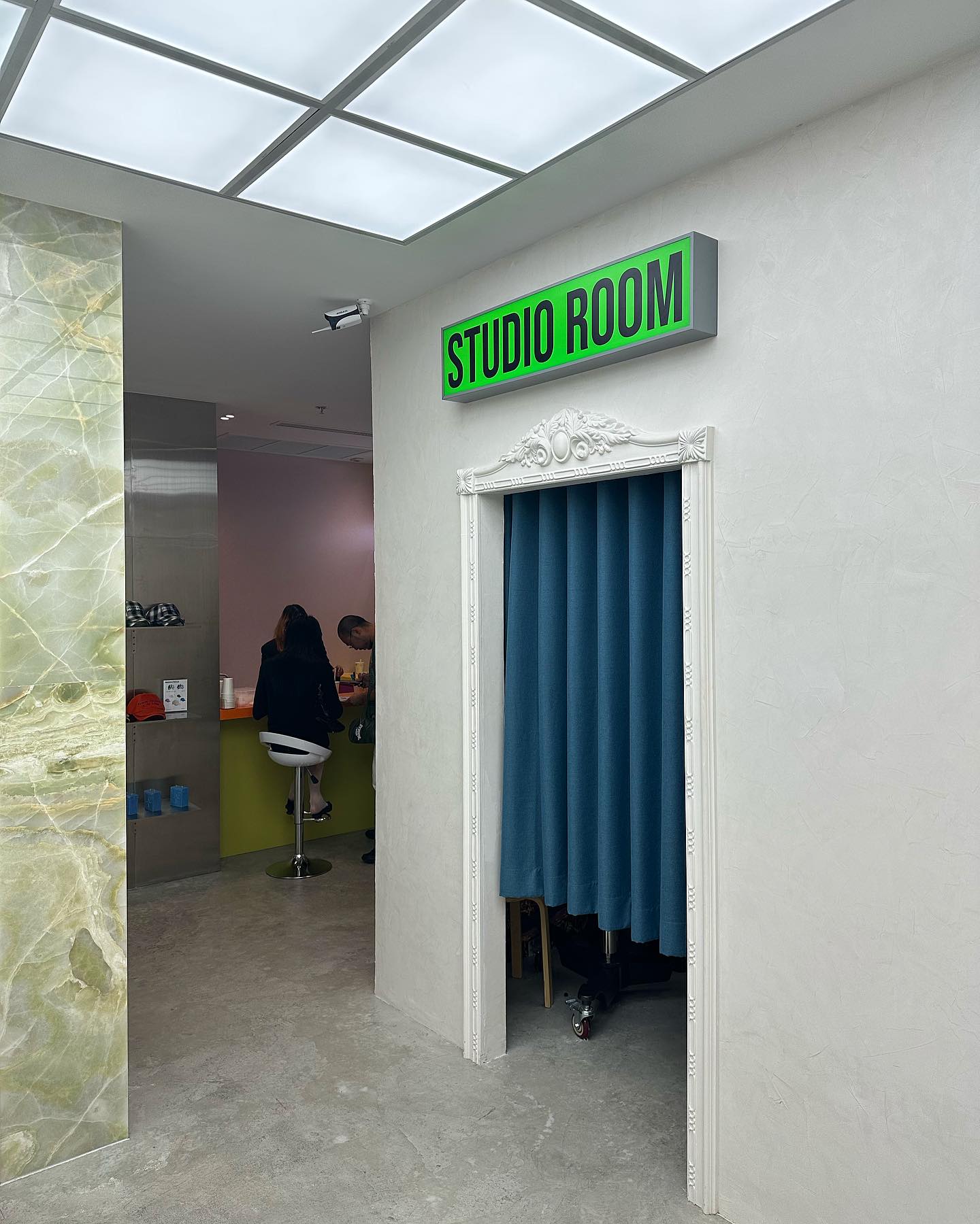 Sculpture photobooth