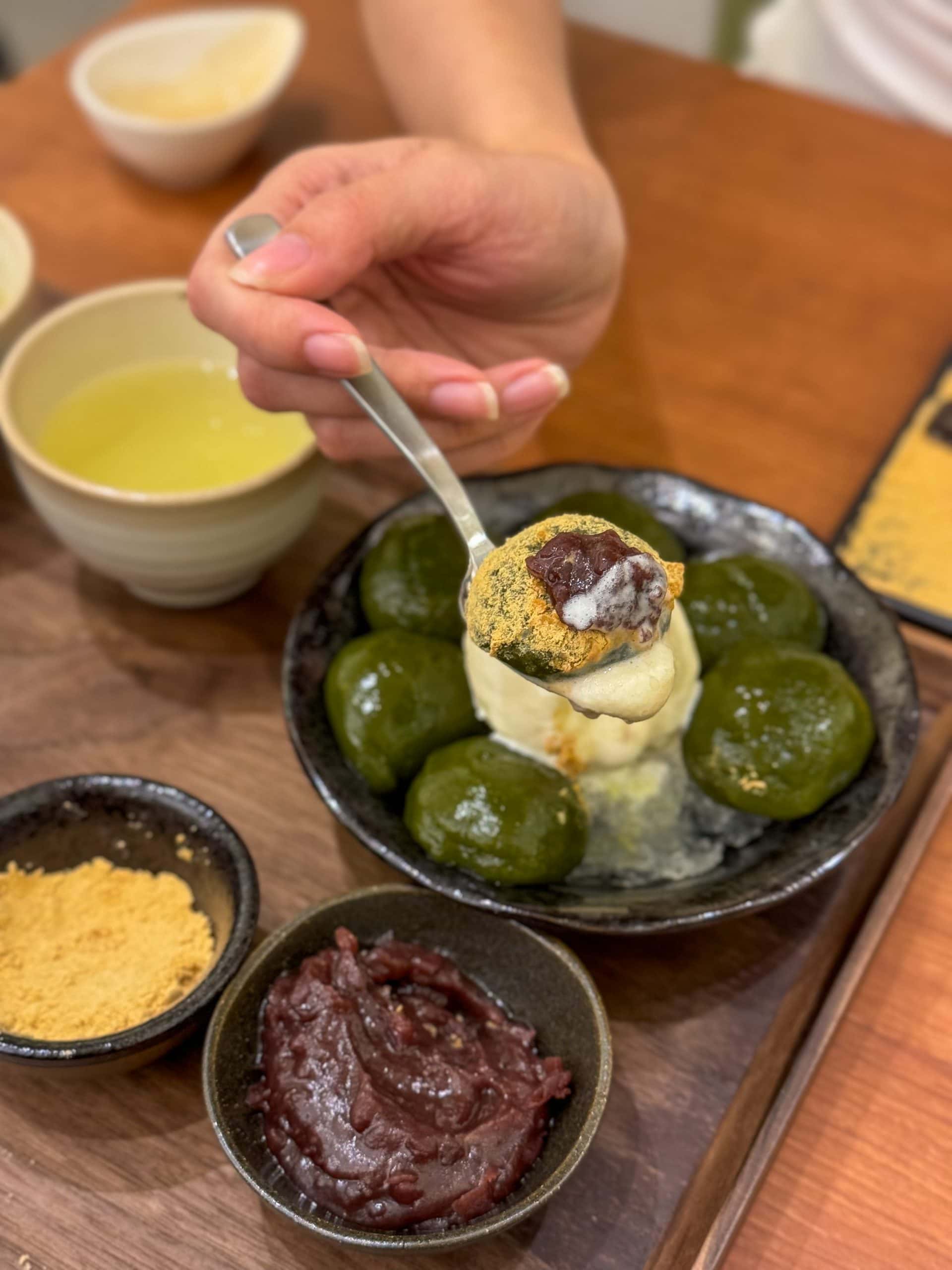 Torori Tenshi no Warabi Mochi