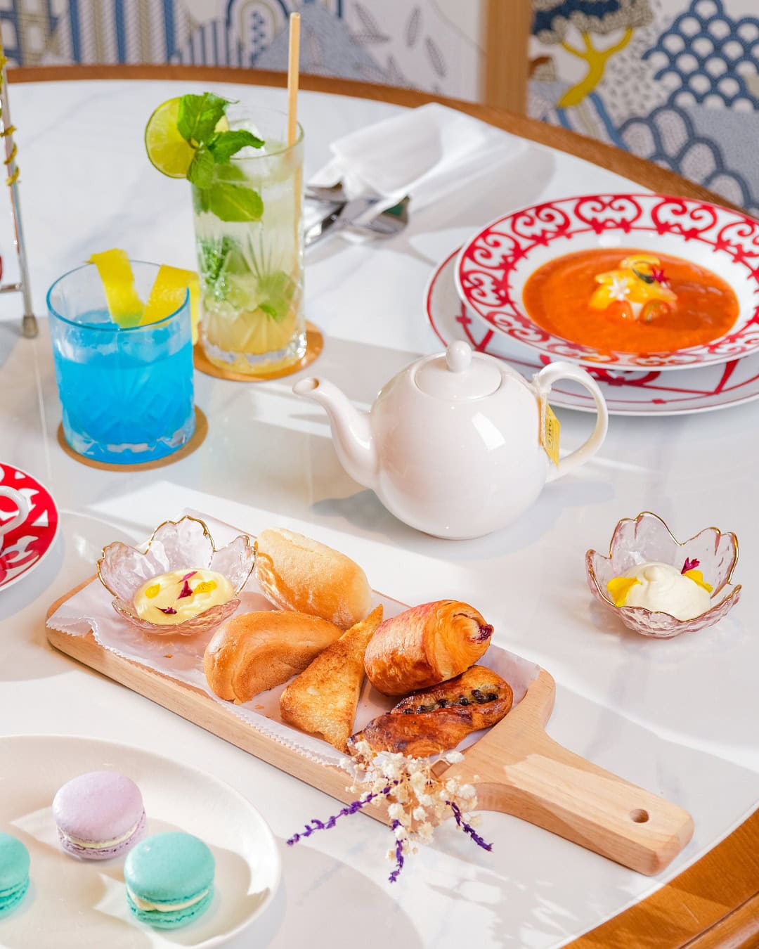 Eclaire & Savoir Cafe