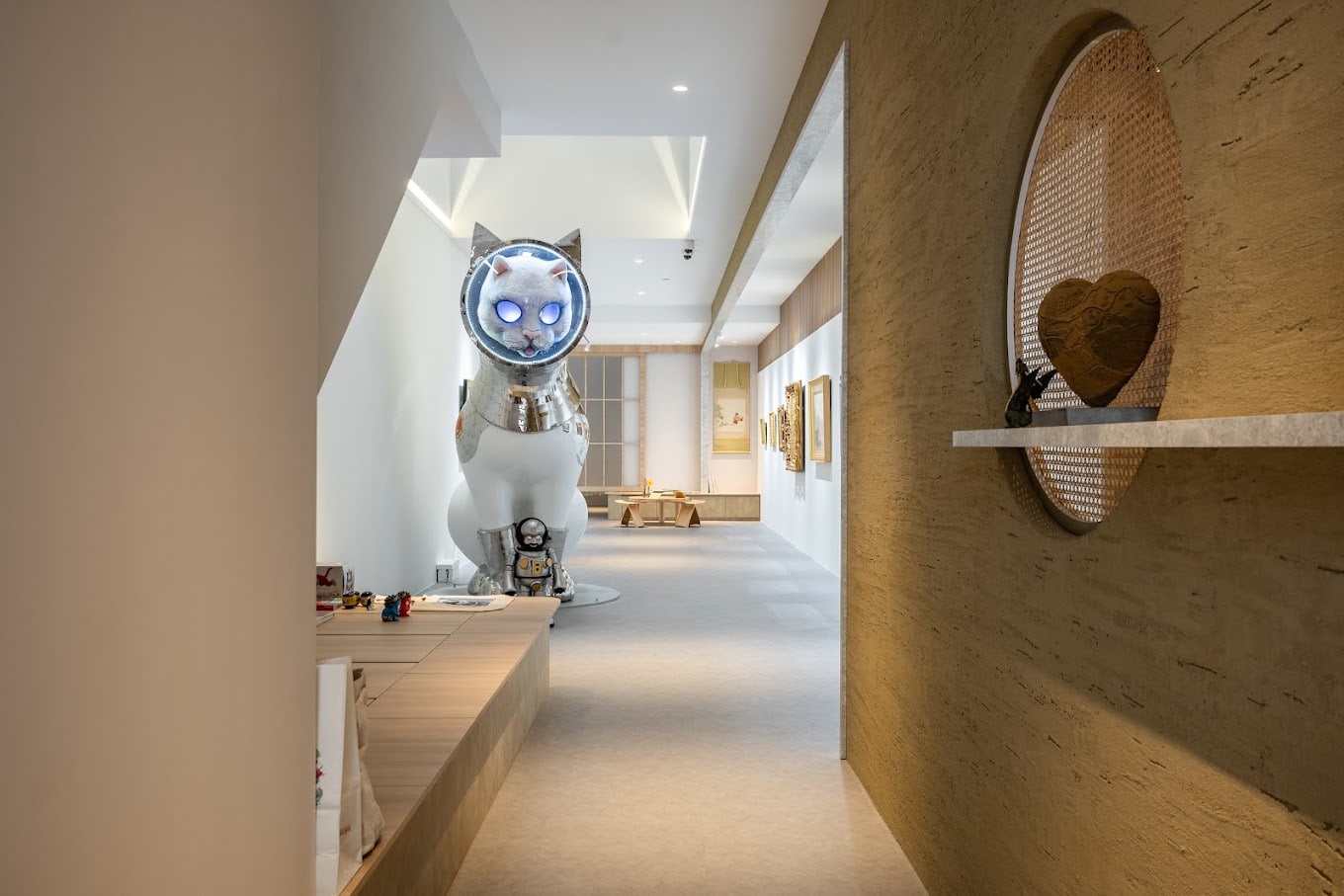 Cats in a Floating World